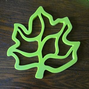 Leaf-Shaped Silicone Hot Pad